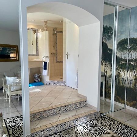 B&B Les Muscades Saint-Étienne-du-Grès 外观 照片