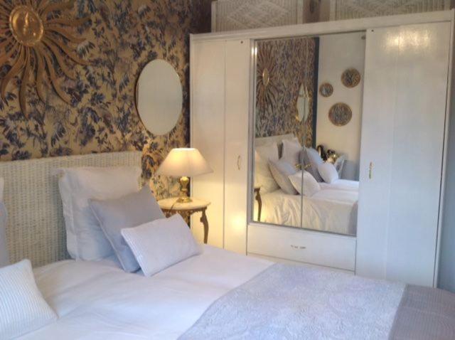 B&B Les Muscades Saint-Étienne-du-Grès 外观 照片