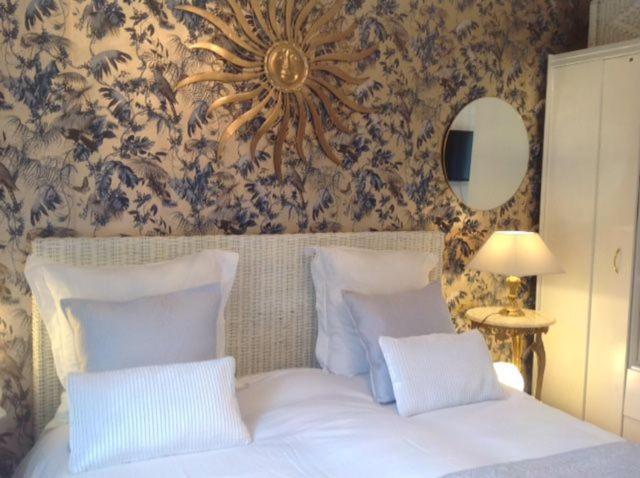 B&B Les Muscades Saint-Étienne-du-Grès 外观 照片