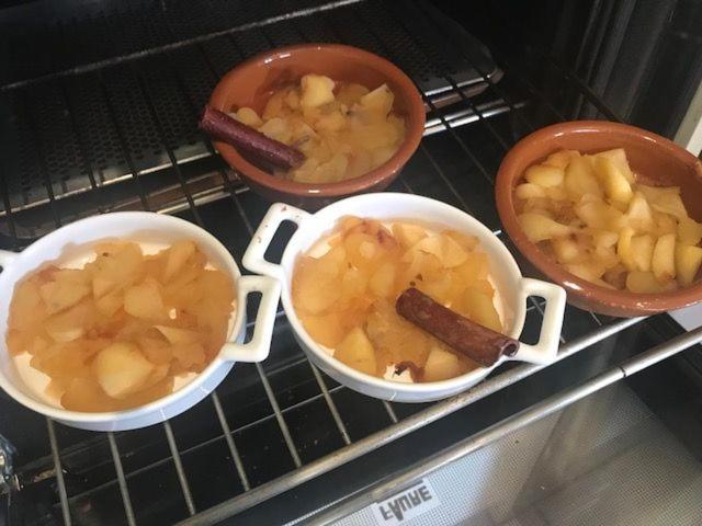 B&B Les Muscades Saint-Étienne-du-Grès 外观 照片