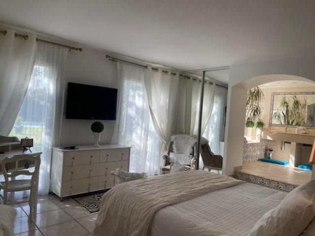 B&B Les Muscades Saint-Étienne-du-Grès 外观 照片