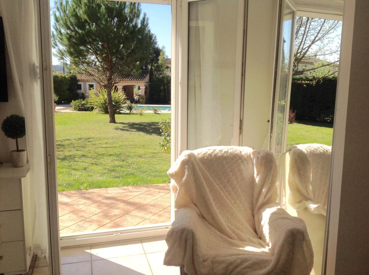 B&B Les Muscades Saint-Étienne-du-Grès 外观 照片